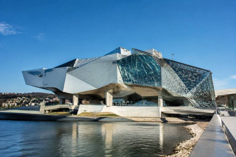 Musée des Confluences : expositions à voir en 2026 et tarifs d'entrée