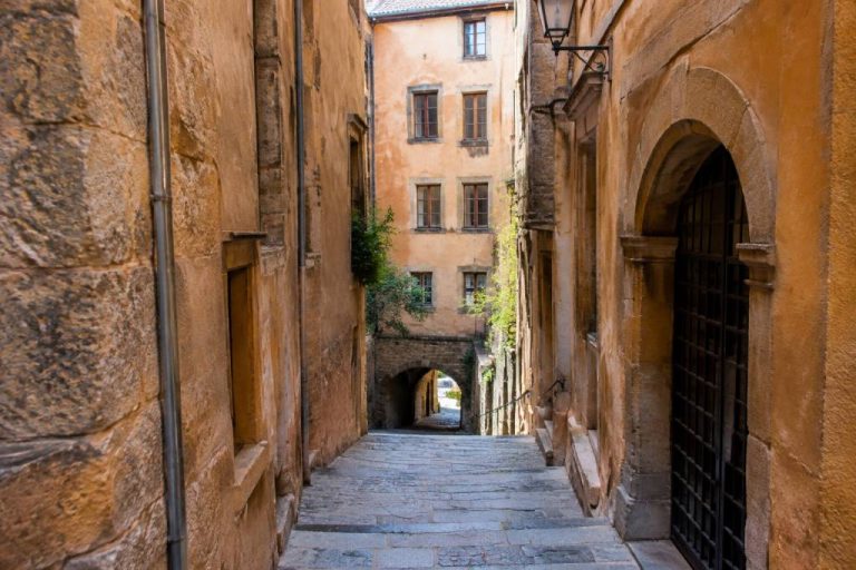 Traboules du Vieux Lyon et de la Croix-Rousse : lesquelles sont ouvertes au public et comment les trouver