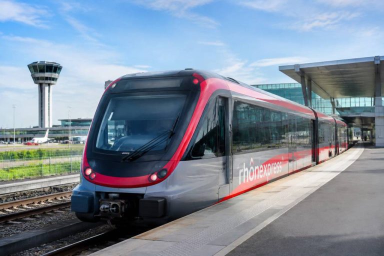 Rhônexpress : tarifs, horaires et temps de trajet entre l'aéroport Saint-Exupéry et la Part-Dieu