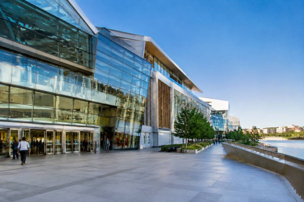 Centre commercial de la Confluence : enseignes, horaires et accès